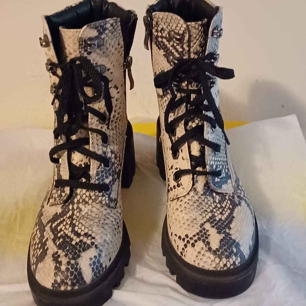 Steve Madden Dillan Boot Size 7 - image 5